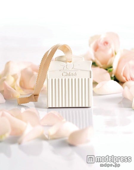 「25ans(ヴァンサンカン)」6月号特別付録「クロエ オードパルファム」のフレグランス・チャーム/画像提供:ハースト婦人画報社