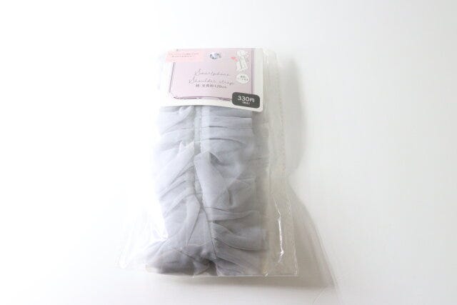 ダイソー ショルダーストラップ(チュール、シート付き) ダイソーのショルダーストラップ(チュール、シート付き)のパッケージ