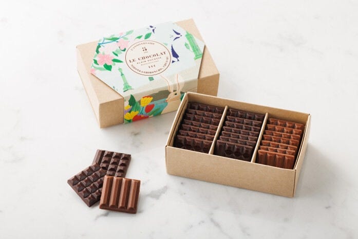 ル・ショコラ・アラン・デュカス／5周年記念パッケージ コフレ・カレ・デキュスタシオン（24枚入2970円） Photo by Yusuke Kagayama