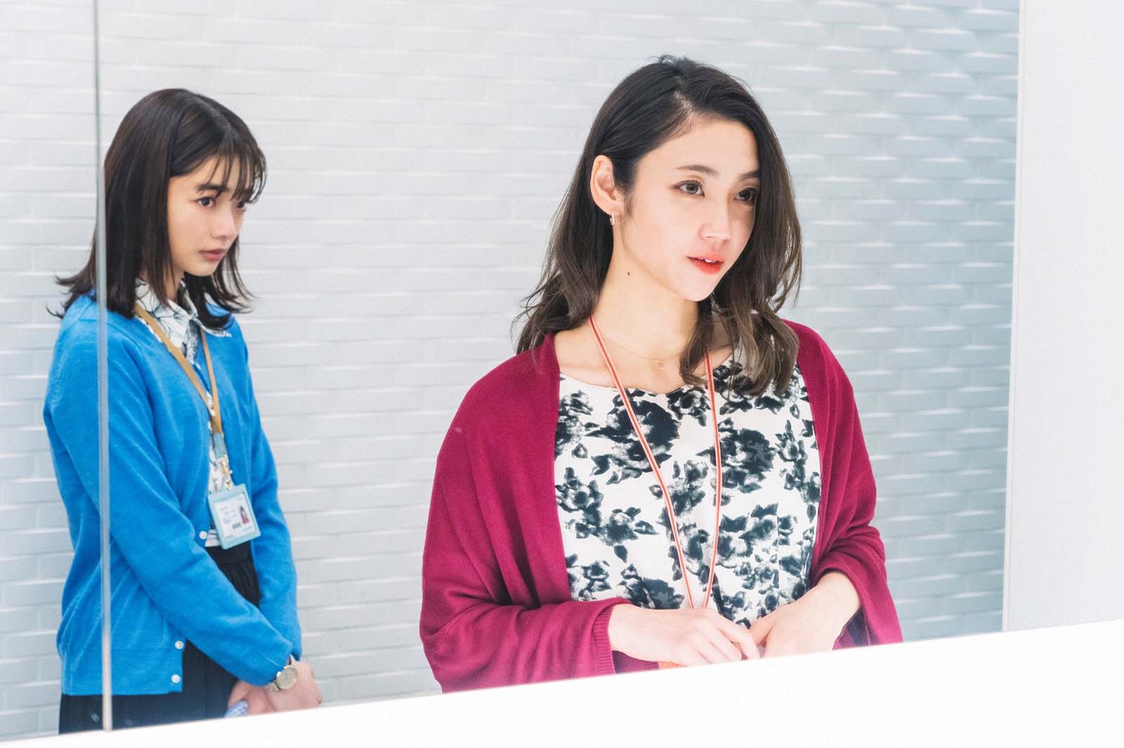 見上愛、山谷花純（C）「liar」製作委員会／MBS・TBS