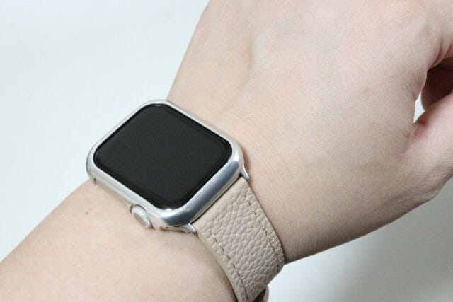 ダイソー　メタリックスマートウォッチサイドカバー（41mm）　　着用例