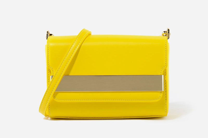 メタルディテールスリングバッグ「CHARLES & KEITH」2,700円（税込）／画像提供：CHARLES & KEITH