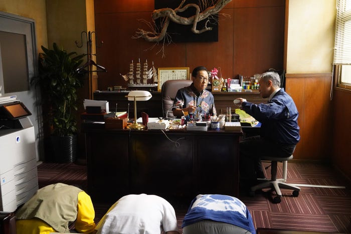 梅沢富美男、遠山俊也「ファーストペンギン!」第2話より(C)日本テレビ