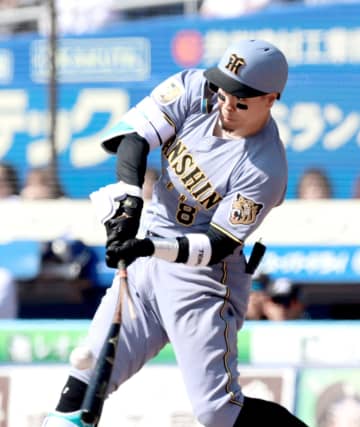 阪神・佐藤輝 志願の帰国後即スタメン「今日から切り替えて」WBCでの経験生かしてセ界連覇へ