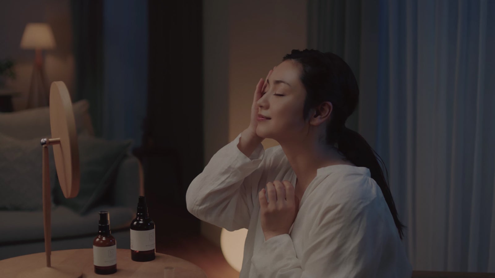 平愛梨／新TVCM『マスク悩み篇』より（提供写真）