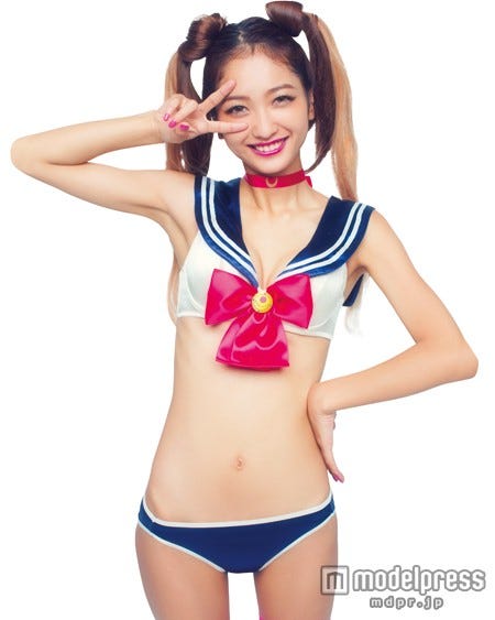 人気モデル・安井レイ、“セーラームーン下着”で美少女戦士に変身／なりきりブラセット（セーラームーン）