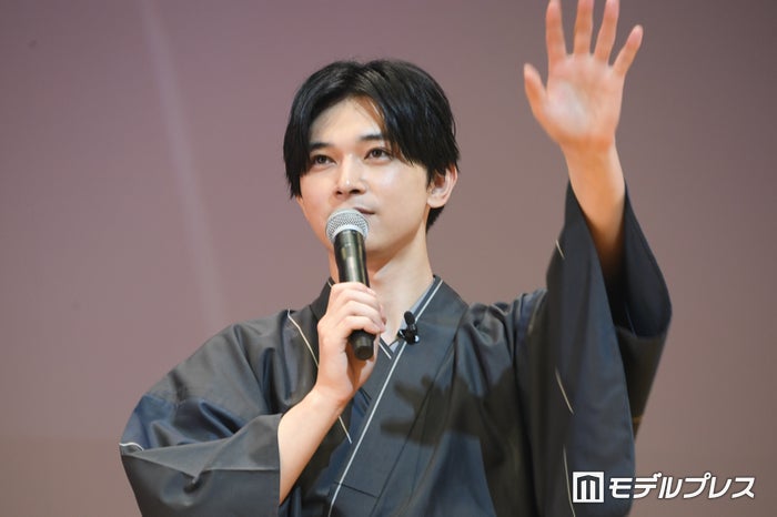 吉沢亮、自身最大キャパで15周年記念イベント 皿回しにクイズ…“様々な角度の吉沢亮”も披露