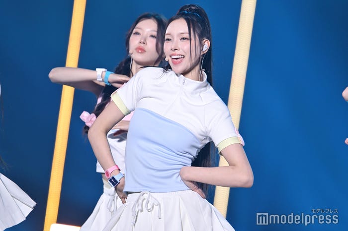 YUNAH(ユナ)/ILLIT(C)モデルプレス