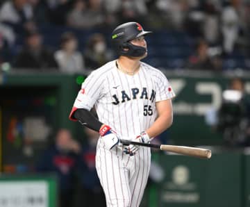 村上宗隆がお目覚めのグランドスラム！準々決勝へ待望の一撃 右中間へ確信弾 ベンチでは安堵の笑み