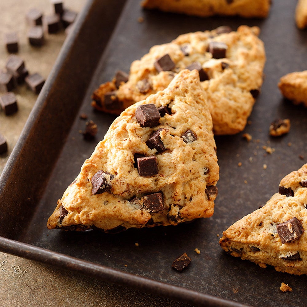 チョコレートチャンクスコーン（リニューアル）¥290／画像提供：スターバックス コーヒー ジャパン