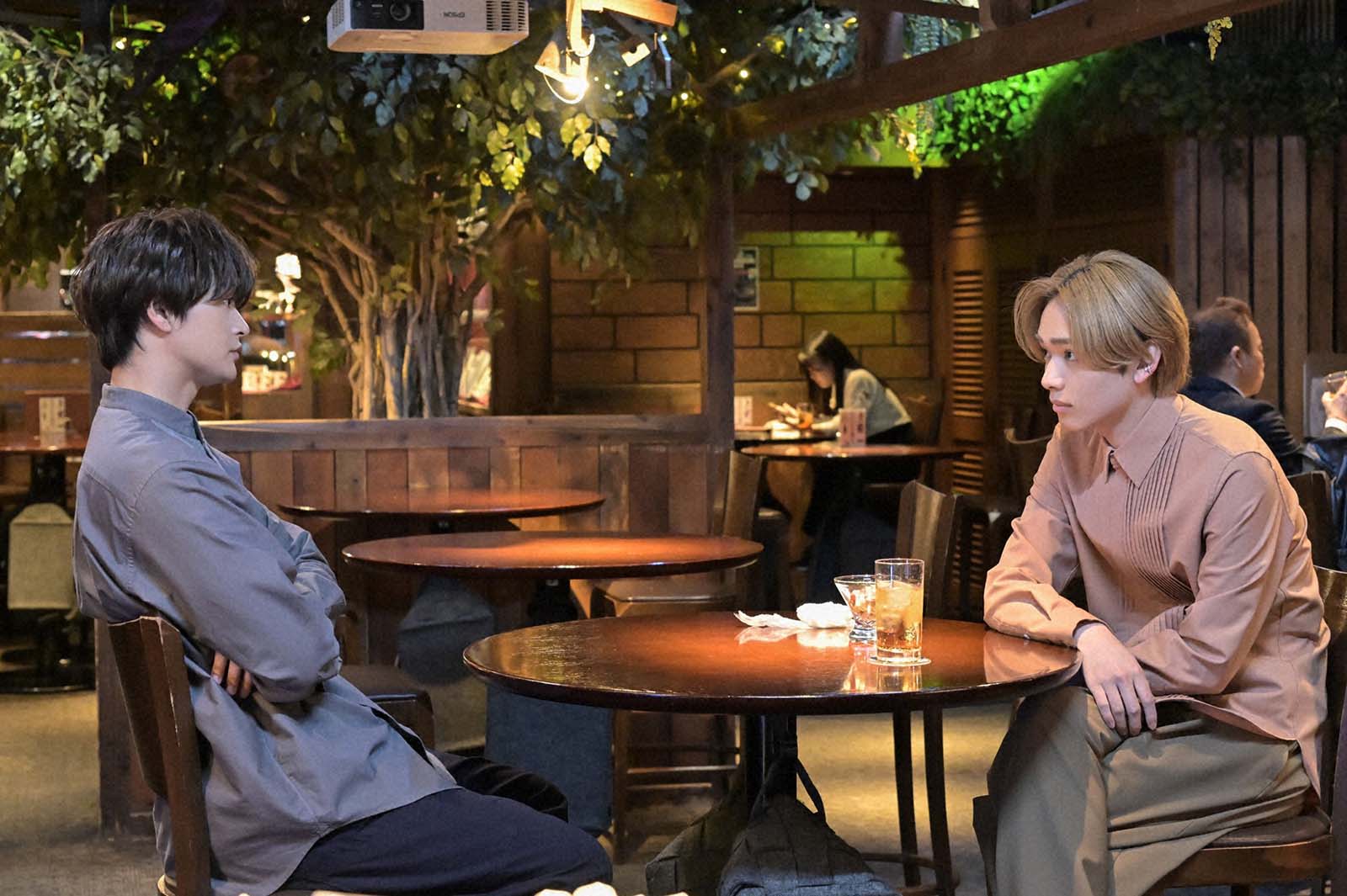 瀬戸康史、宮世琉弥「くるり～誰が私と恋をした？～」第8話より（C）TBS