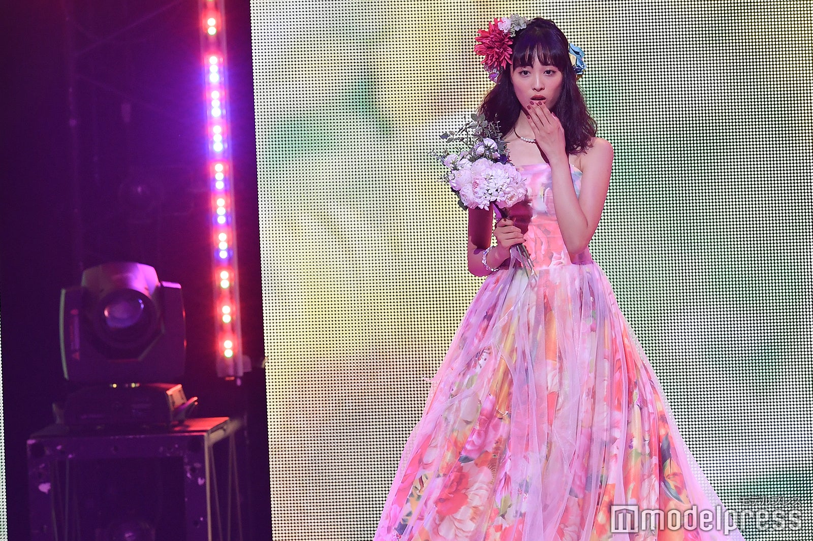 【新版】「音夏祭」SE（特別版）大友花恋 掲載2ページ（ストレート）#7587 画像3/9) 「あなたの番です」で話題の大友花恋、美背中まぶしい