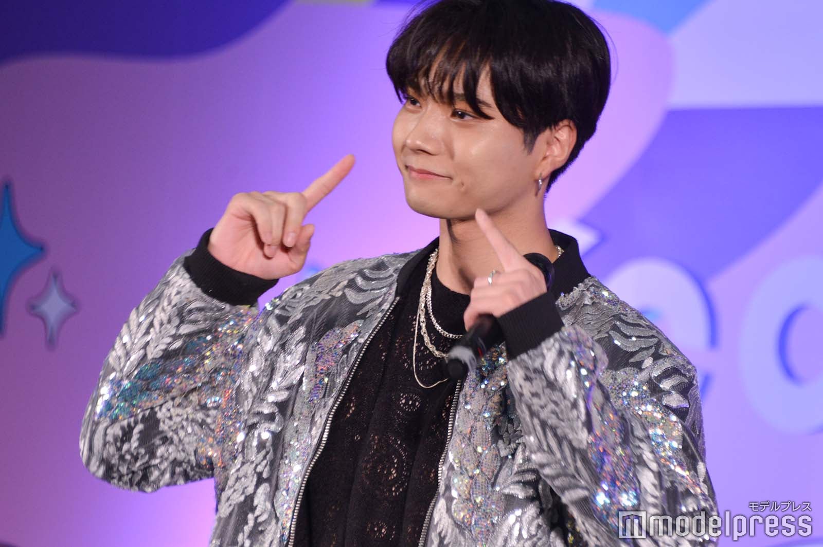 愛嬌を見せる中川勝就 （C）モデルプレス