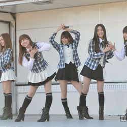 パフォーマンスの様子(C)AKS