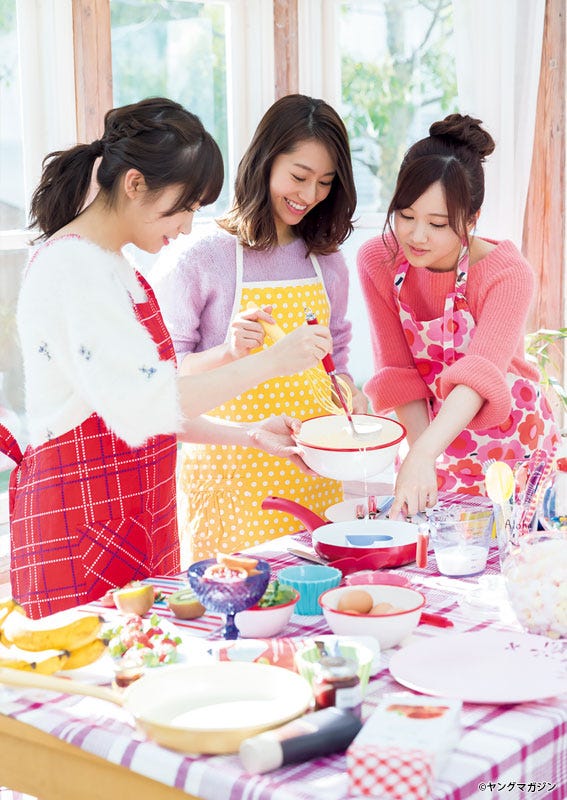 秋元真夏、桜井玲香、星野みなみ(C)唐木貴央/ヤングマガジン