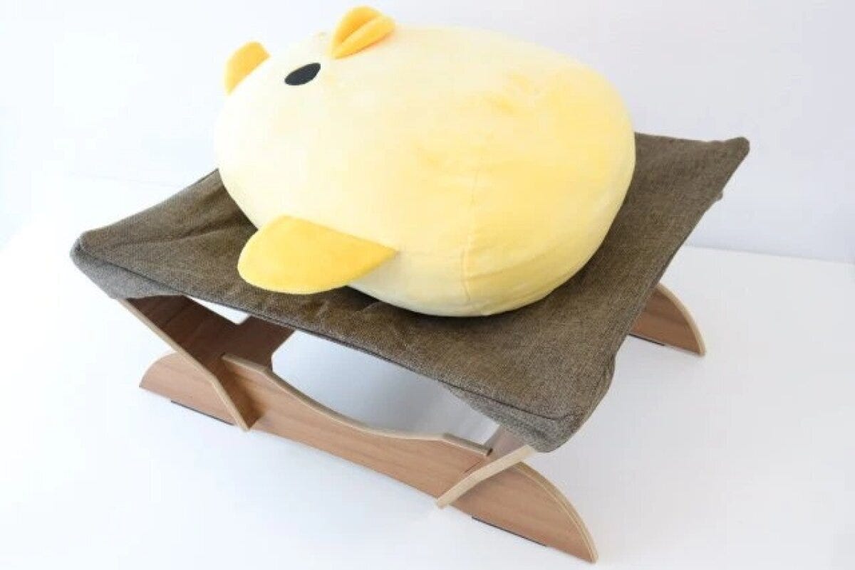 ダイソー　組立式ペット用ハンモック　使用例