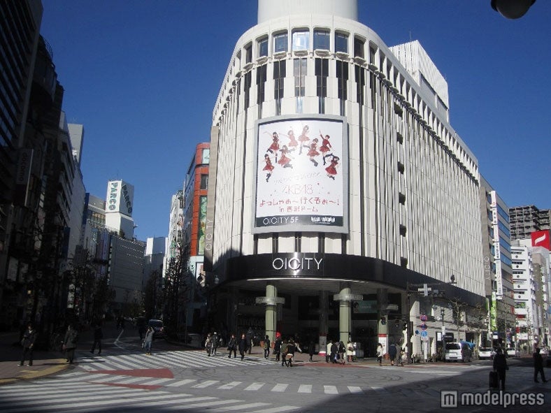 AKB48話題の広告「渋谷マルイシティー館」