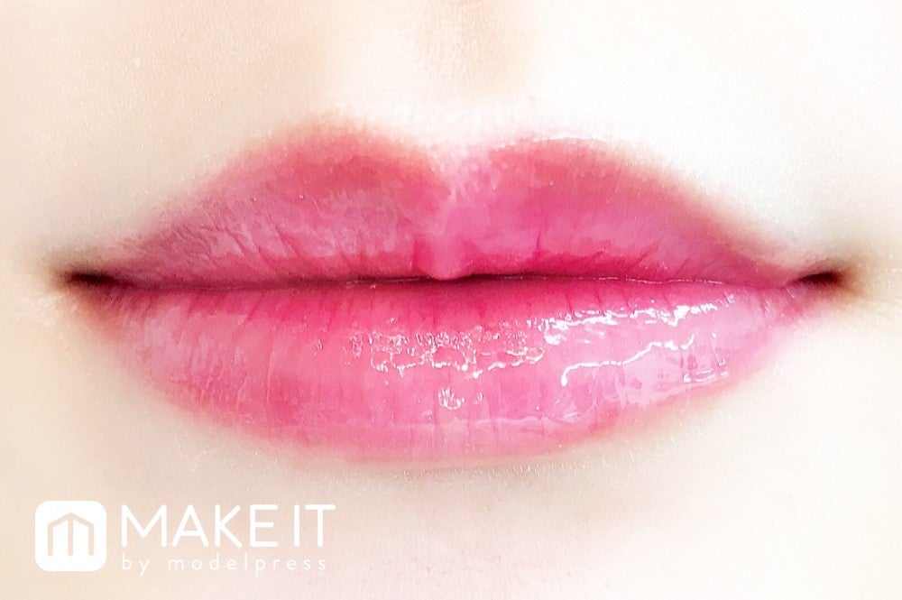 KATE／CCリップオイル／02 TRANS PINK 使用 (C)メイクイット