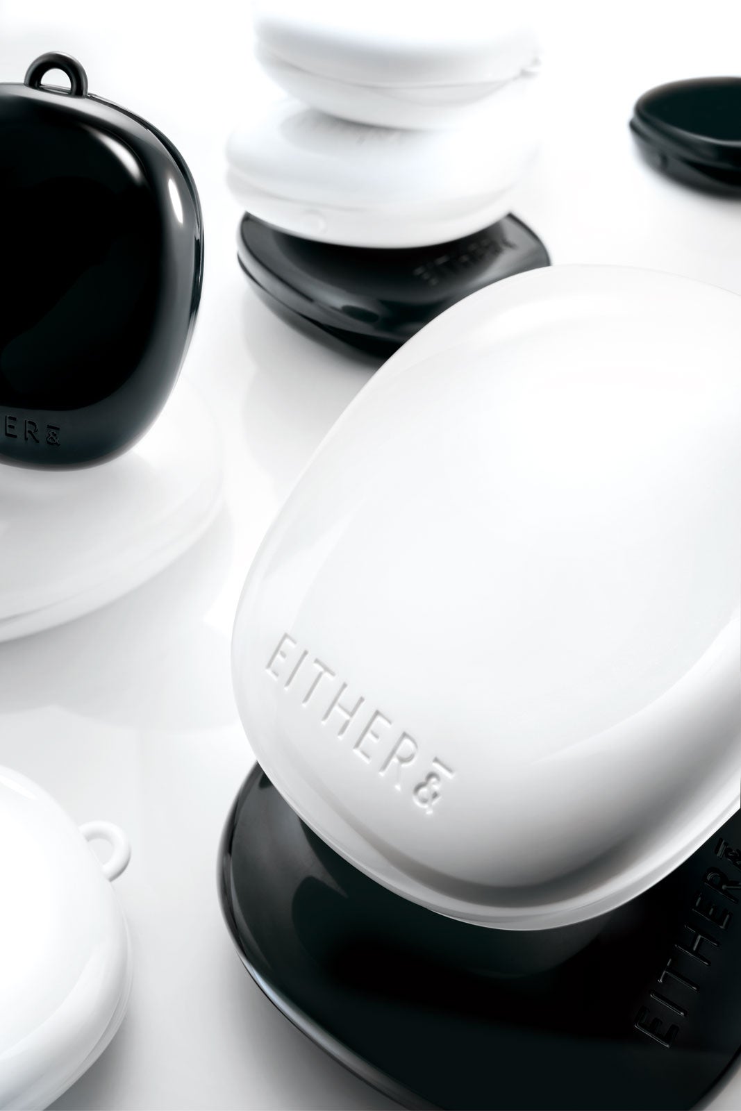 EITHER＆（イーザーアンド）（提供写真）