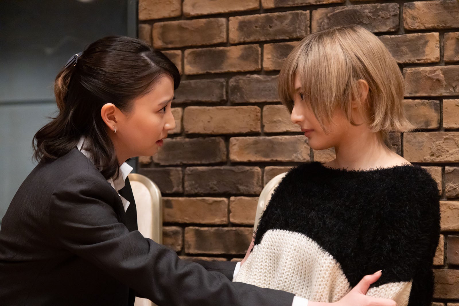 河北麻友子、安斉かれん（C）テレビ朝日／AbemaTV,Inc.