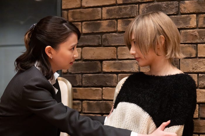 河北麻友子、安斉かれん(C)テレビ朝日/AbemaTV,Inc.