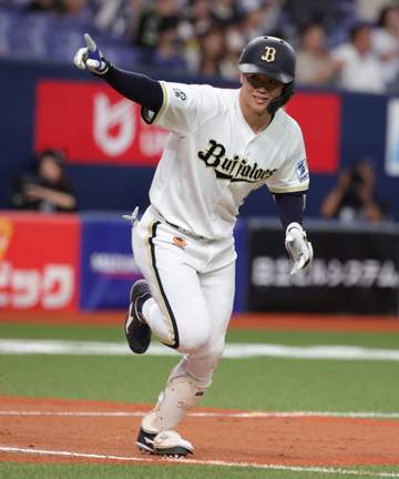 オリックスが十回サヨナラ勝ち 太田が右前適時打で決めた 九回には劇的同点ソロで延長戦へ