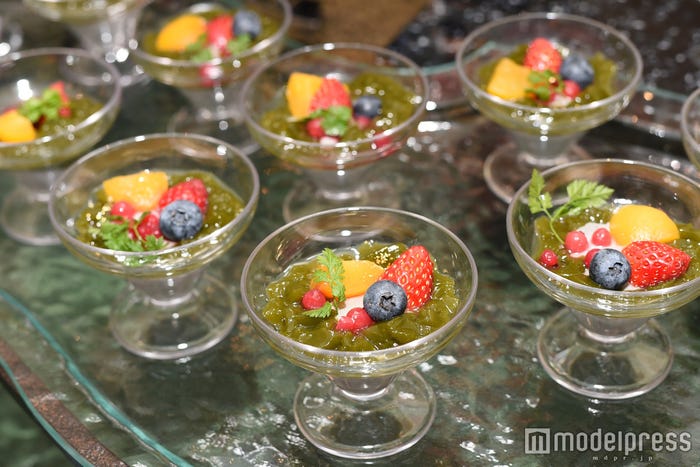 トロールをイメージした「黒ゴマパンナコッタと抹茶ゼリー」(C)モデルプレス