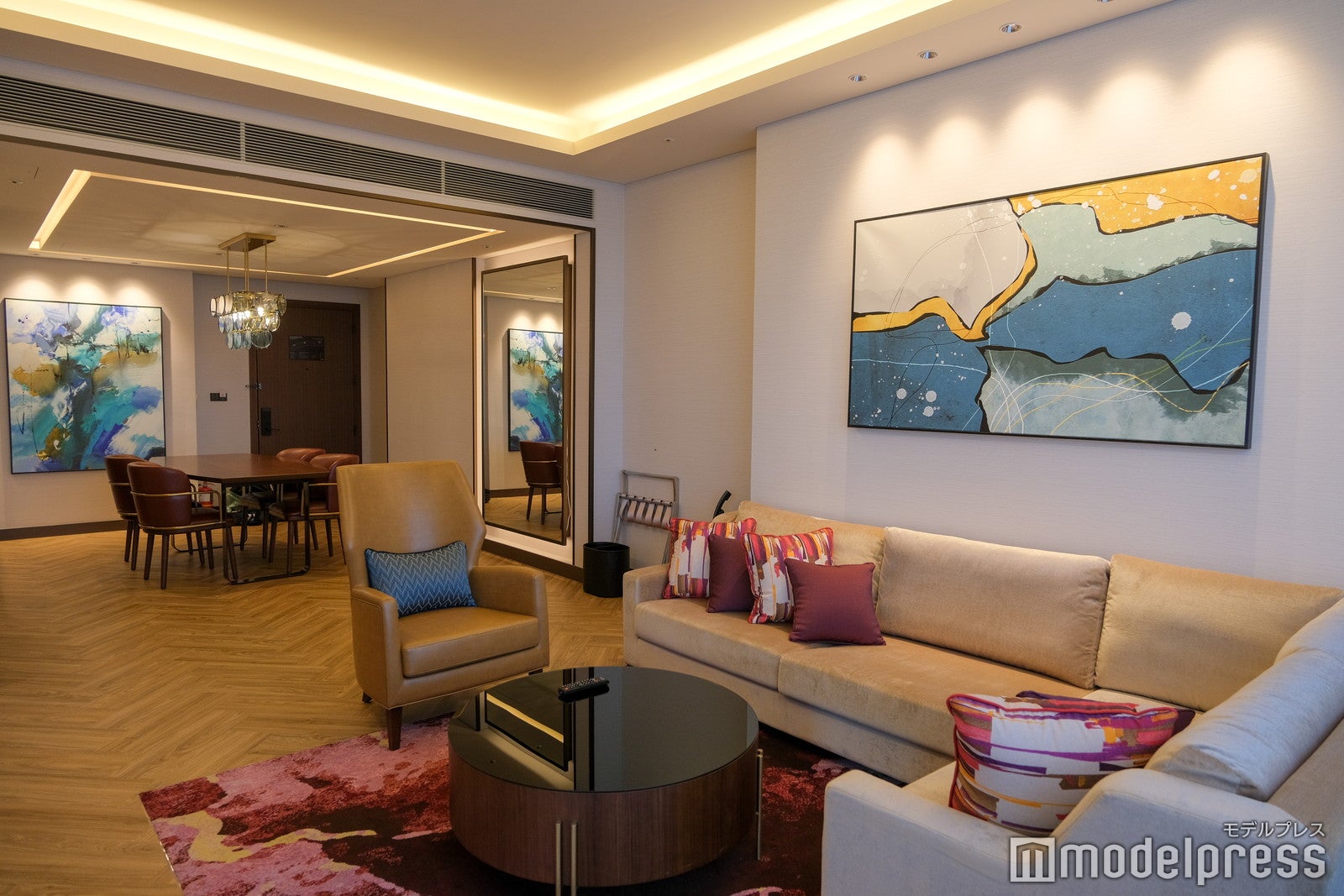 サンタワー・サンスイート（C）モデルプレス