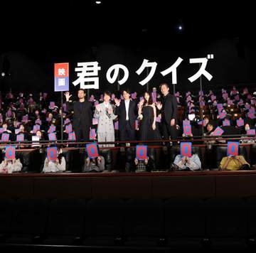 ええっ、舞台挨拶が誰！？ 黒の凄いチューブドレスで現れた演技派美人女優 清純イメージが一変「シャープになった？」「めっちゃ美人さん」「キレイ」