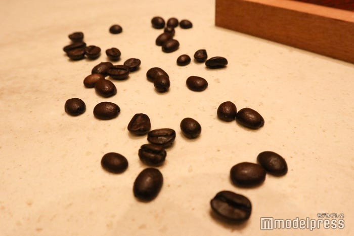 ウィスキー樽の中で熟成された希少なグアテマラ豆(C)モデルプレス