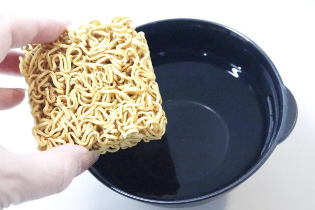 ダイソー　電子レンジ調理器ミニラーメン　使用方法