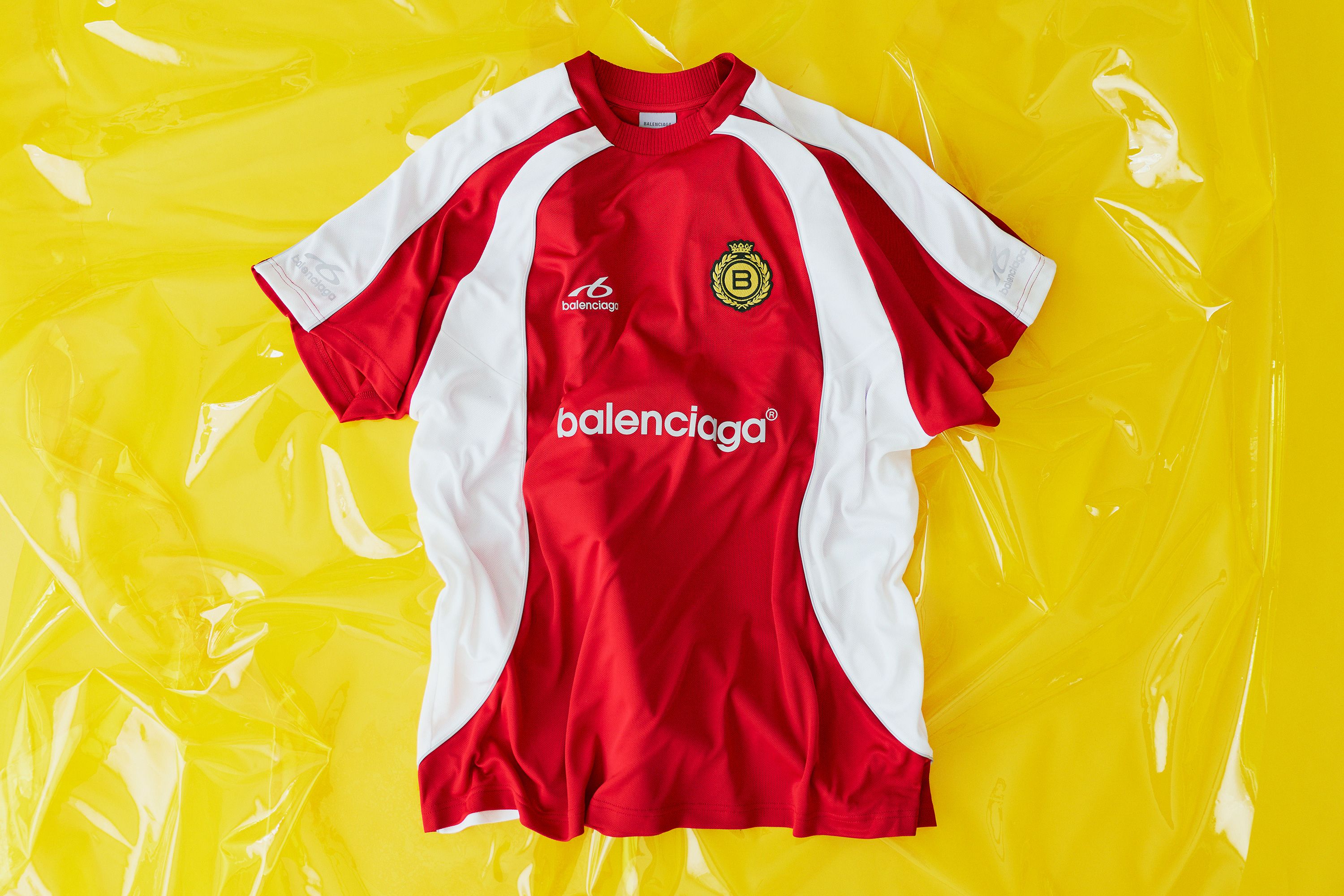 現代カルチャーと静かにリンクするバレンシアガ──5万円以上で選ぶ、2026年夏のベストTシャツ