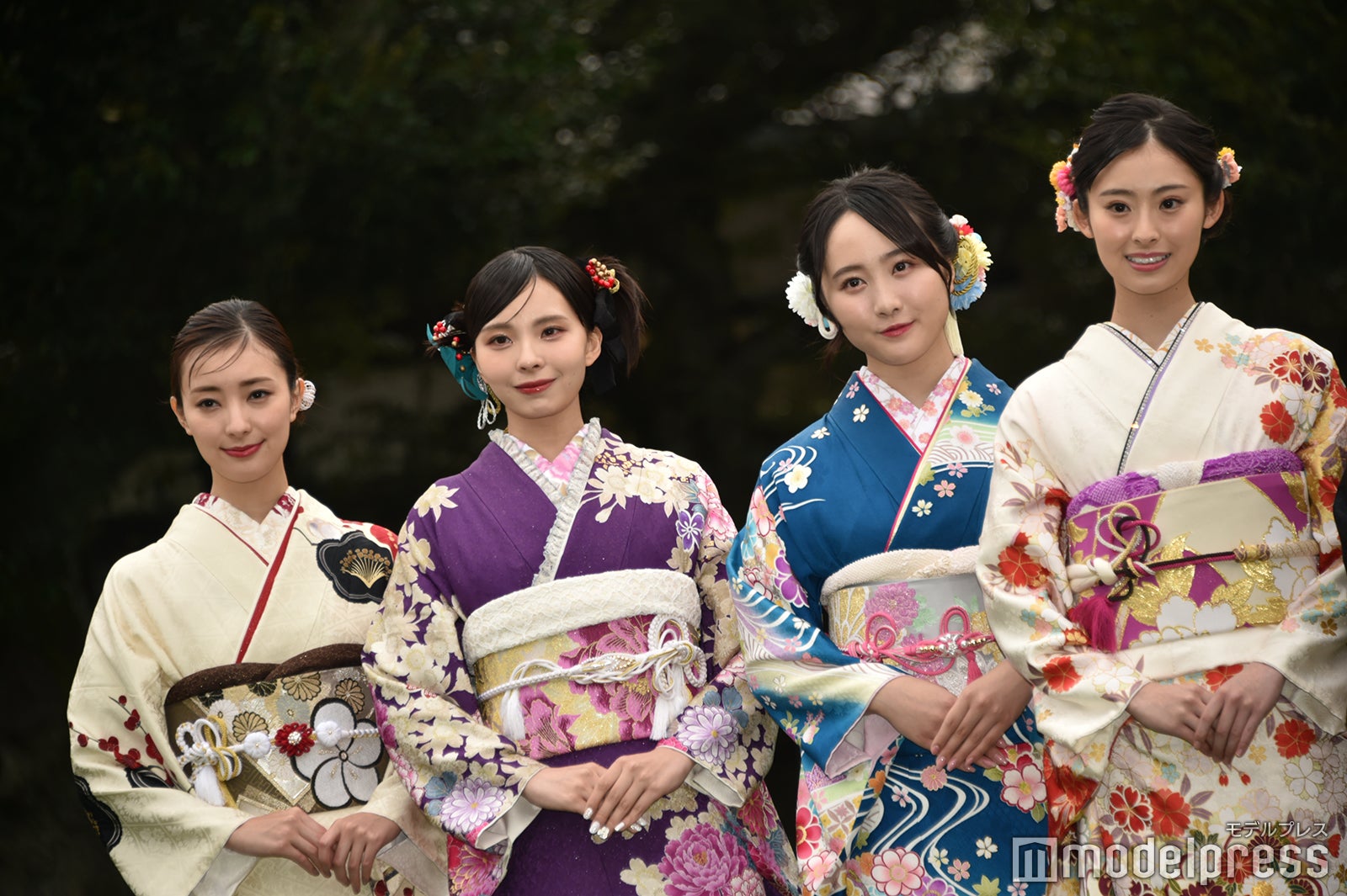 （左から）宮本茉由、川口ゆりな、本田望結、井本彩花（C）モデルプレス