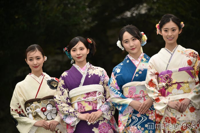 (左から)宮本茉由、川口ゆりな、本田望結、井本彩花(C)モデルプレス