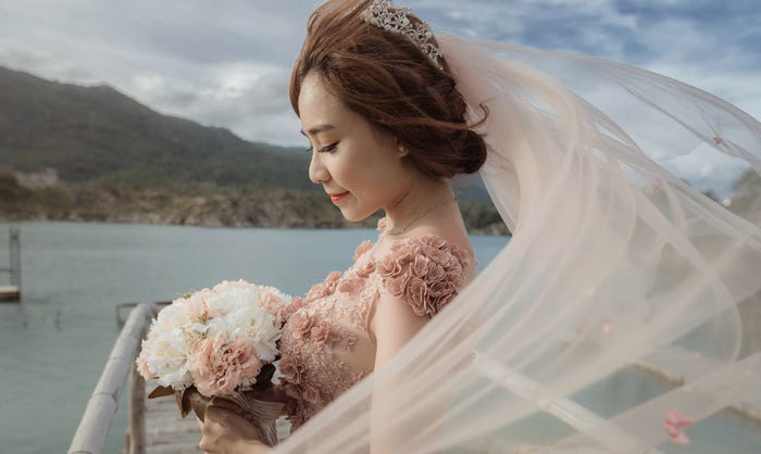 周りの結婚がキーポイントになることも/photo by GAHAG