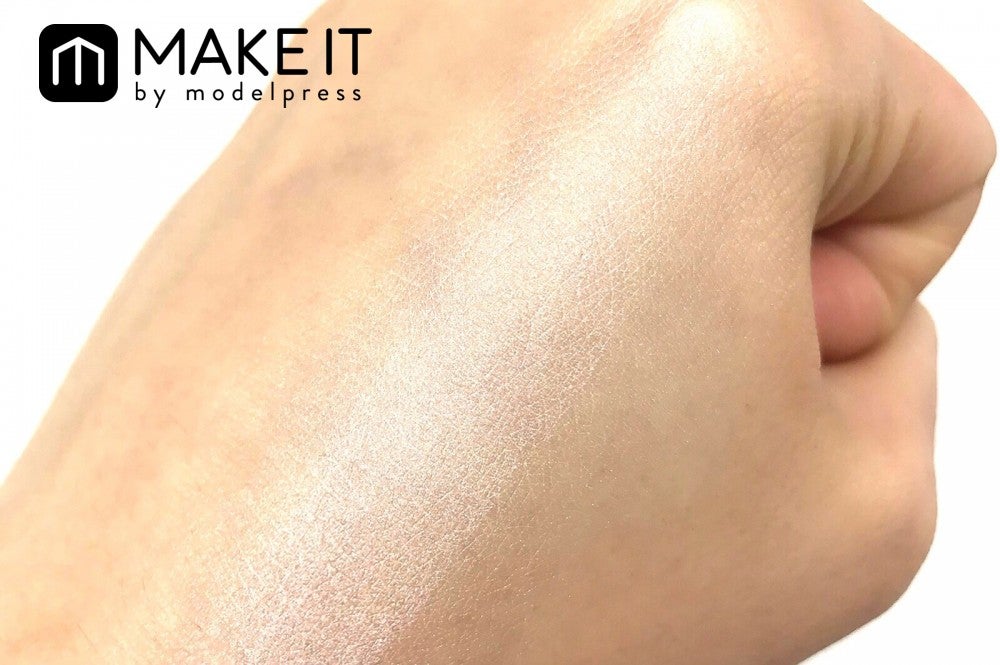 ツヤが美しいアイシャドウベース (C)メイクイット