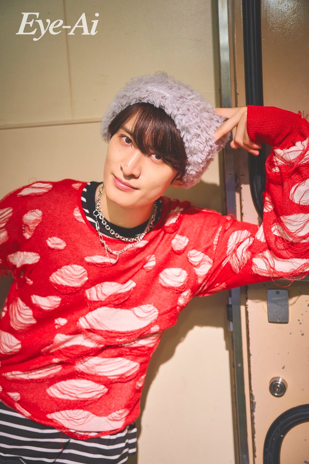 Snow Man向井康二、ニット帽姿で「Eye-Ai」表紙 海外での活躍も振り返る