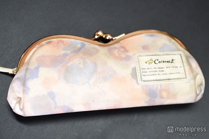 メガネケースをポーチ代わりに