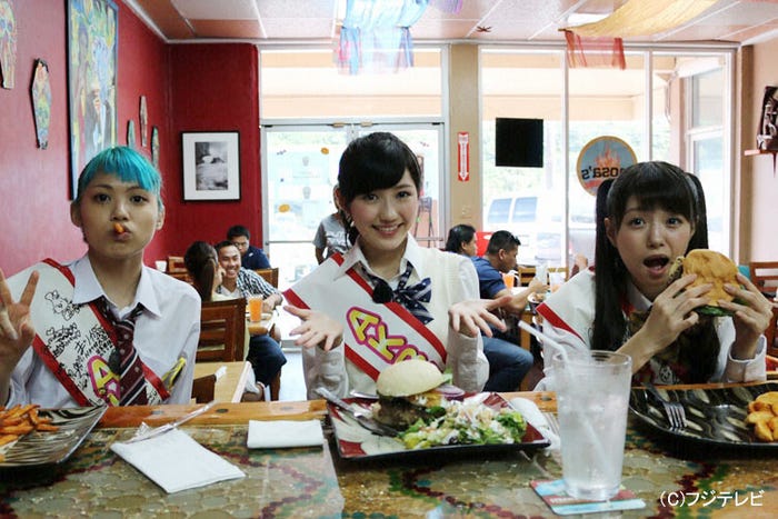 (左から)木下百花、渡辺麻友、市川美織