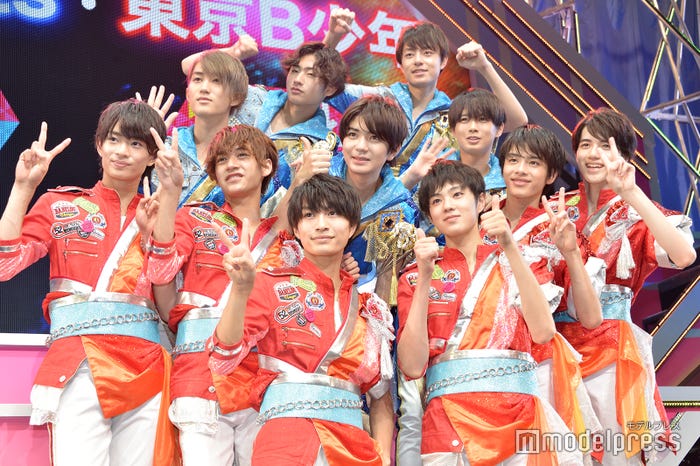 (前列:東京B少年/左から)浮所飛貴、藤井直樹、那須雄登、佐藤龍我、金指一世、岩﨑大昇(後列:HiHi Jets/左から)橋本涼、猪狩蒼弥、髙橋優斗、作間龍斗、井上瑞稀(C)モデルプレス