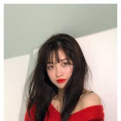 モデルプレス - 橋本環奈、デコルテ披露のSEXYショットに絶賛の声 オフショット大量投下にファン歓喜