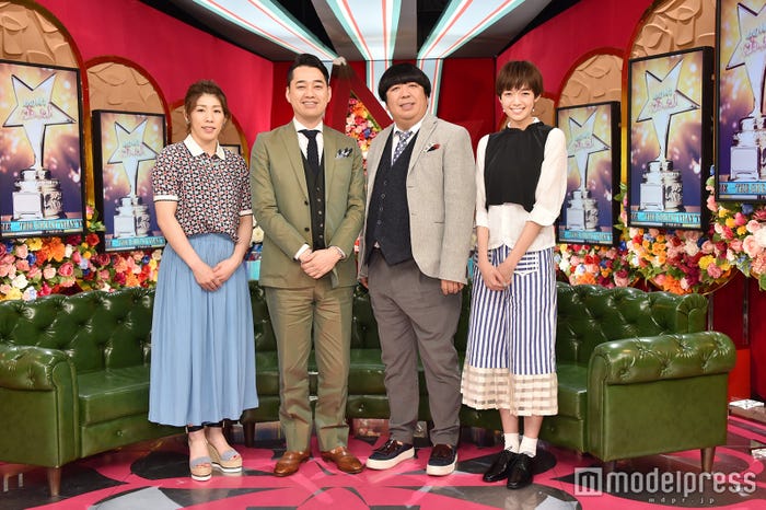 (左から)吉田沙保里選手、設楽統、日村勇紀、佐藤栞里 (C)モデルプレス