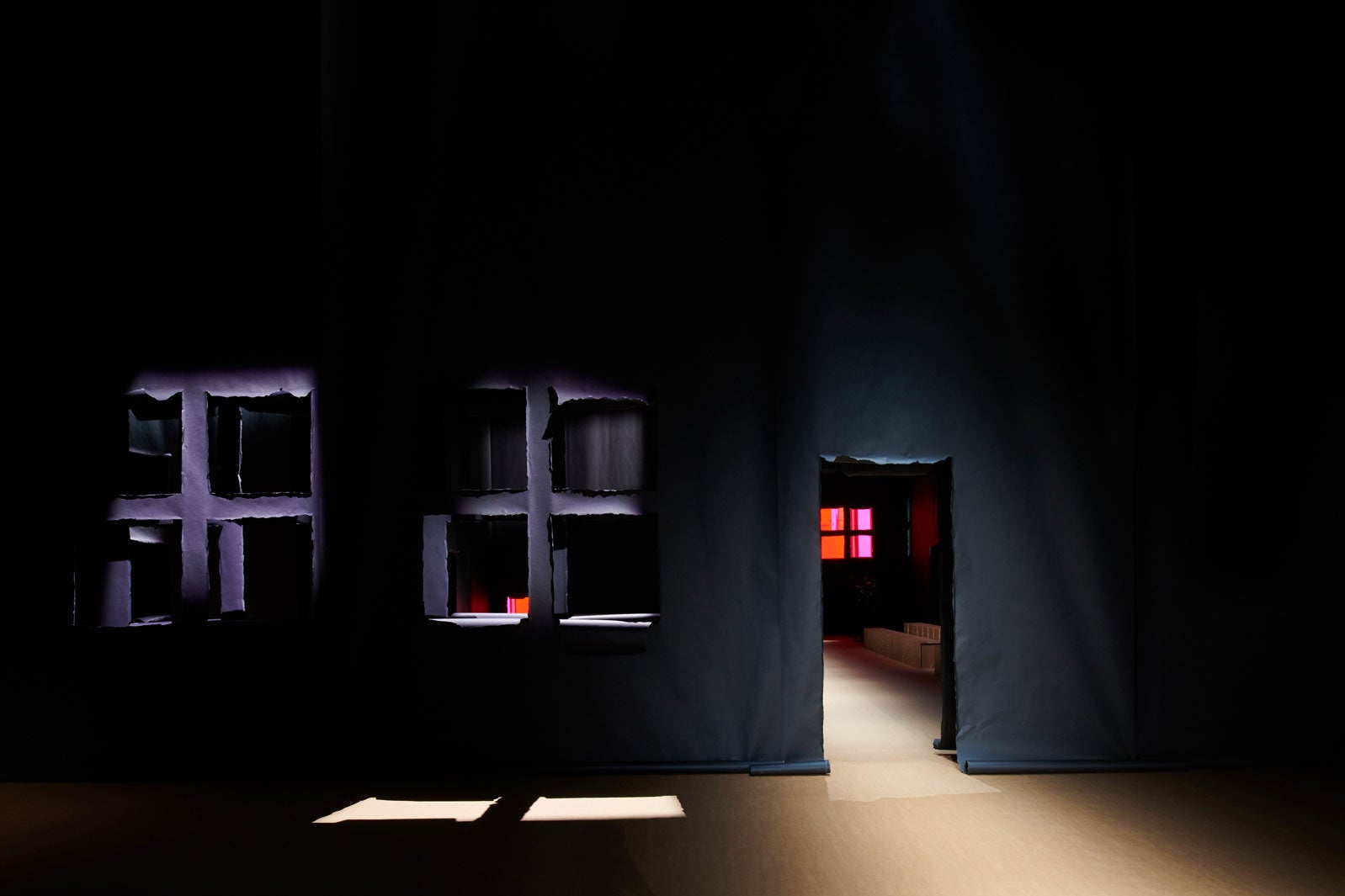 「TOUCH OF CRUDE」ショースペース（提供写真）