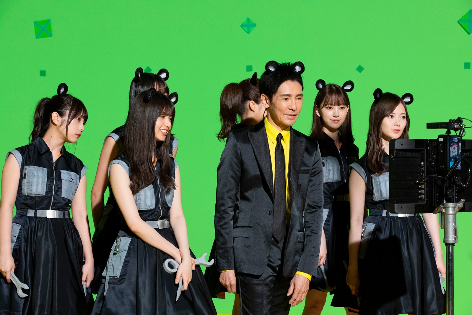 （左から）与田祐希、齋藤飛鳥、郷ひろみ、堀未央奈、白石麻衣（提供写真）