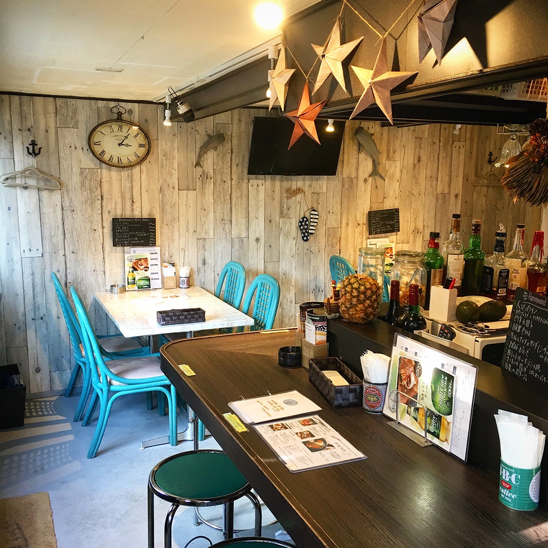 マリンテイストの店内／画像提供：KILLIBILLI