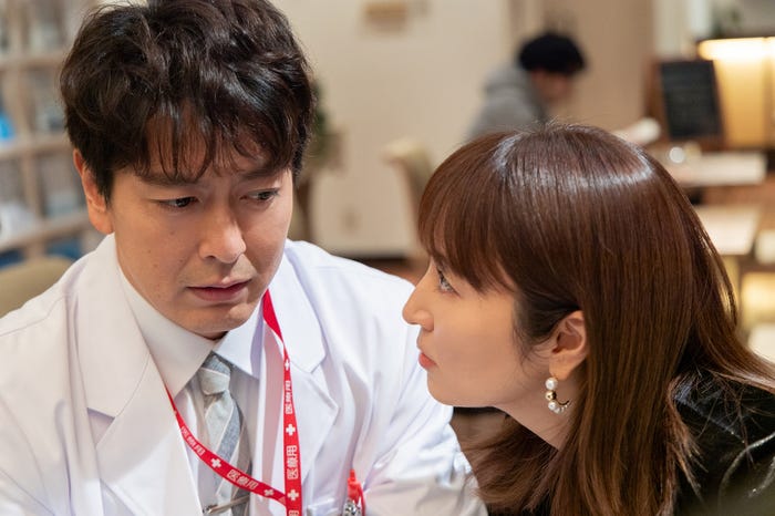 中林大樹、矢田亜希子「ナースが婚活」第7話より(C)「ナースが婚活」製作委員会