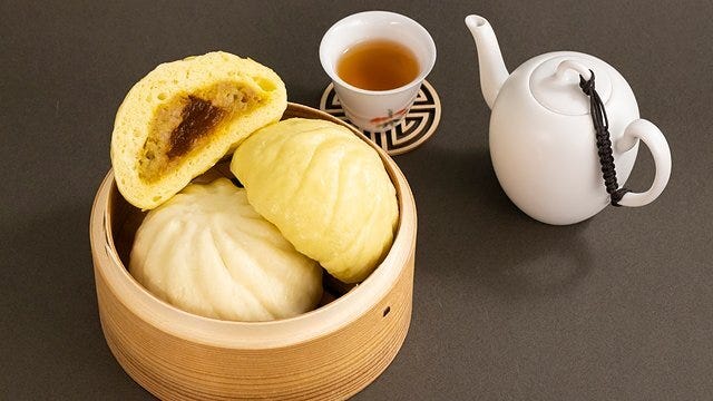 ファミリーマート　極旨　黒豚まん　極旨　黒豚まんカレー