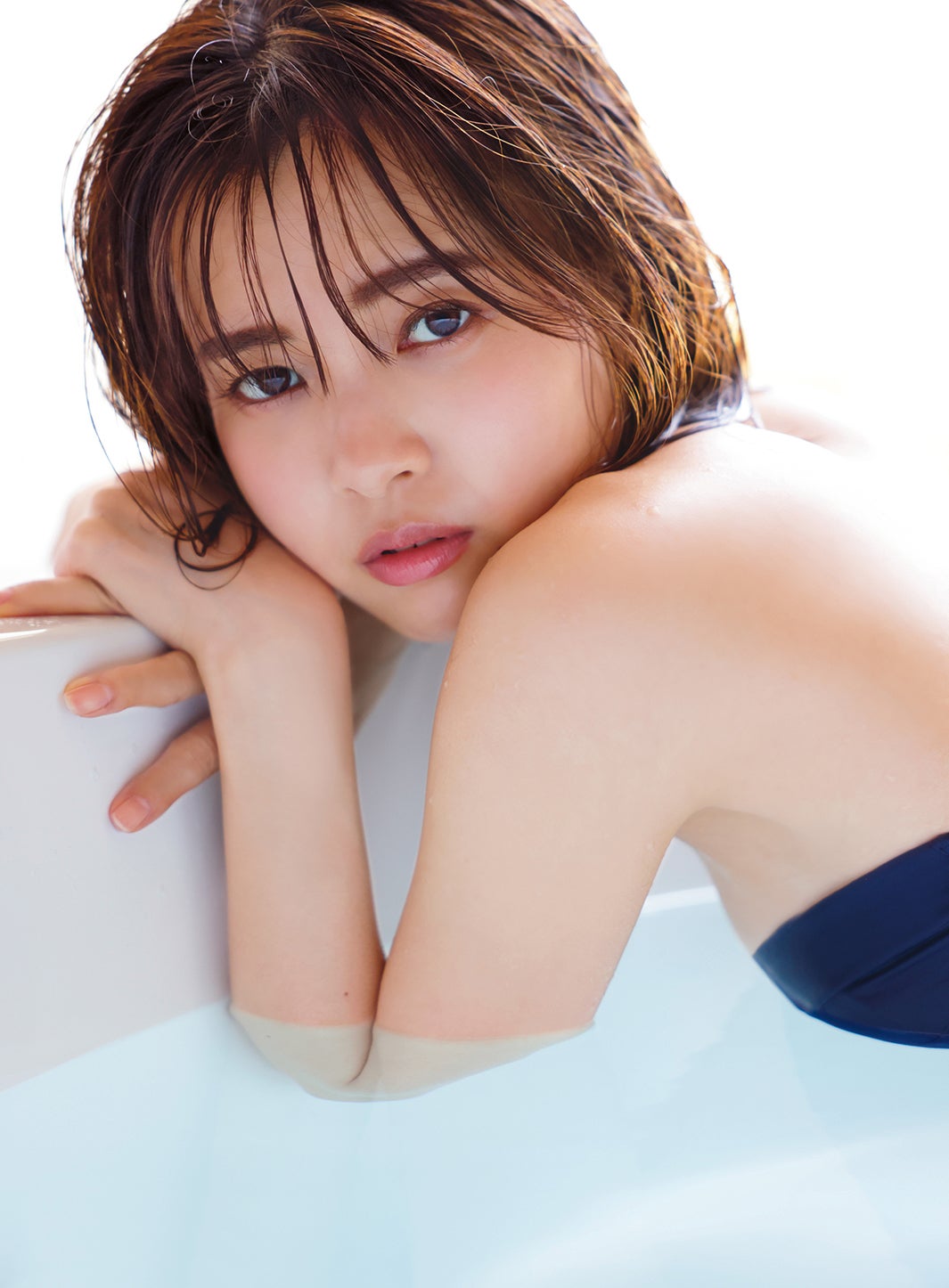 新條由芽、バスルームの濡れ髪ショットが色っぽい