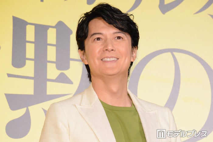 福山雅治、うつ伏せでの肉体美披露「刺激が強い」「惚れてしまう背中」の声