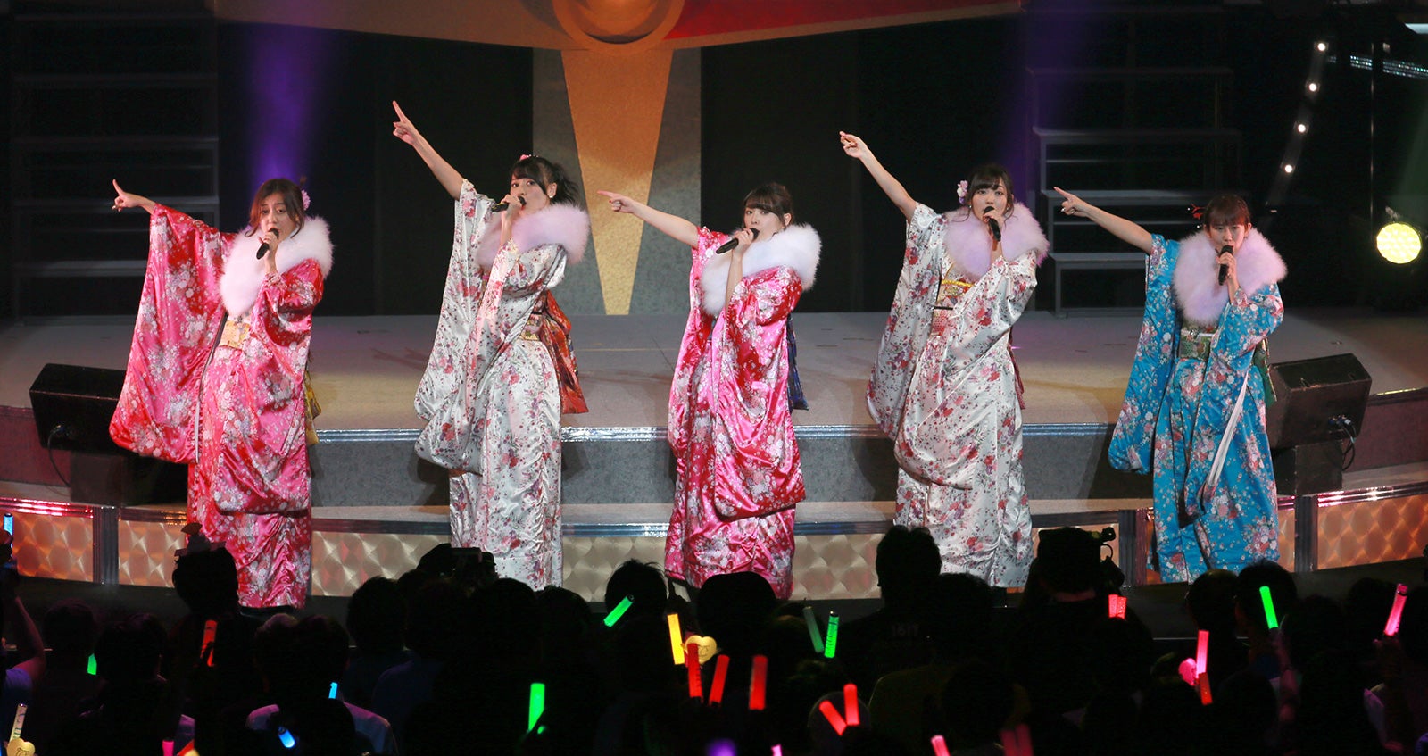 「℃-ute新春コンサート2017 ～℃OMPASS（コンパス）～」より／画像提供：所属事務所
